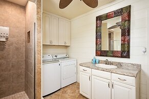 Yoho Hideout 4 Bedroom Home by RedAwning