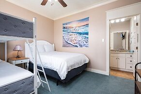 Yoho Hideout 4 Bedroom Home by RedAwning