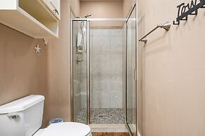 Yoho Hideout 4 Bedroom Home by RedAwning