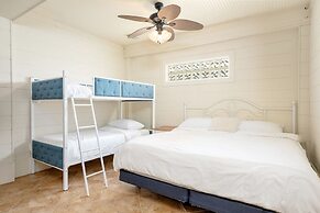 Yoho Hideout 4 Bedroom Home by RedAwning