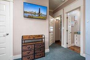 Yoho Hideout 4 Bedroom Home by RedAwning