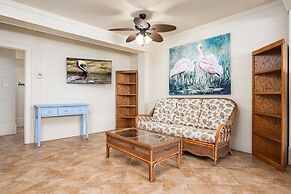 Yoho Hideout 4 Bedroom Home by RedAwning