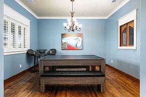 Yoho Hideout 4 Bedroom Home by RedAwning