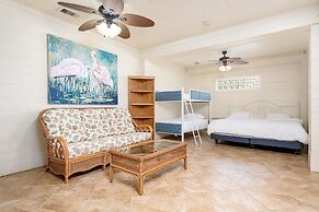 Yoho Hideout 4 Bedroom Home by RedAwning