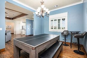 Yoho Hideout 4 Bedroom Home by RedAwning