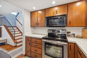 Nature Escape: Family Home With Playroom & Office 4 Bedroom Home by Re