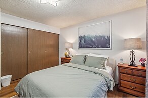 Nature Escape: Family Home With Playroom & Office 4 Bedroom Home by Re