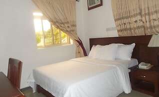 Franphinas Suites and Hotel