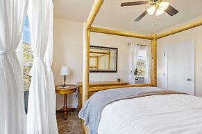 House of Trails-views and Nature on the Edge