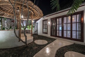 Moonlight Villa by EVDEkimi