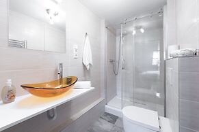 Spacious 2-level apart National Theatre