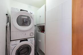 Spacious 2-level apart National Theatre