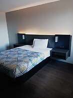 Hotel 465 by Regency Inn & Suites