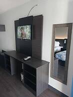 Hotel 465 by Regency Inn & Suites