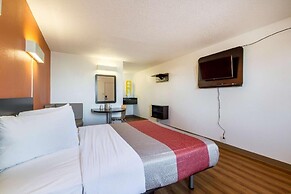 Hotel 465 by Regency Inn & Suites