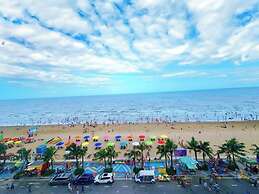 Chill Out Sea Apartment in Flamingo Hai Tien