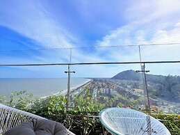 Chill Out Sea Apartment in Flamingo Hai Tien