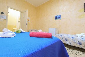 catania airport room  low cost