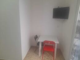 catania airport room  low cost