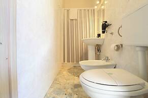 catania airport room  low cost