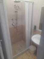 catania airport room  low cost