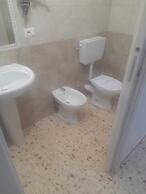catania airport room  low cost