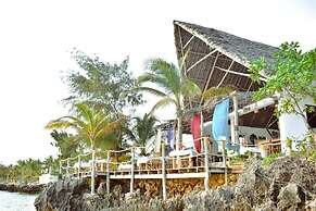 Kusini Beach Bungalows