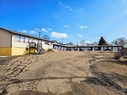 GULL LAKE LODGE MOTEL