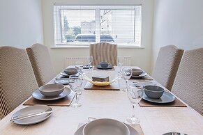 Central 2BD with Garden and Free Parking