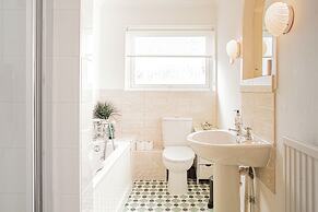 Central 2BD with Garden and Free Parking