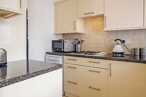 Central 2BD with Garden and Free Parking