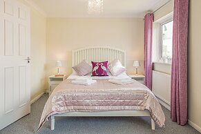 Central 2BD with Garden and Free Parking