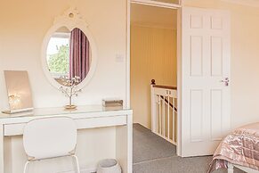 Central 2BD with Garden and Free Parking