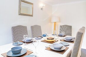 Central 2BD with Garden and Free Parking