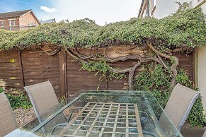 Central 2BD with Garden and Free Parking