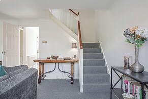 Central 2BD with Garden and Free Parking