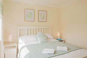 Central 2BD with Garden and Free Parking