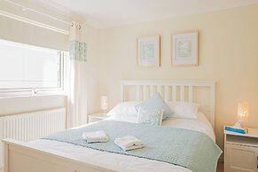 Central 2BD with Garden and Free Parking