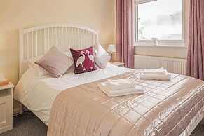 Central 2BD with Garden and Free Parking