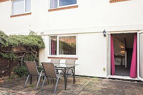 Central 2BD with Garden and Free Parking