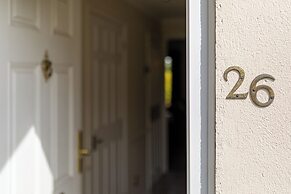 Central 2BD with Garden and Free Parking