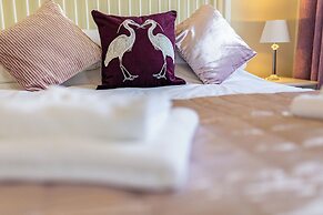 Central 2BD with Garden and Free Parking