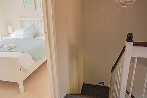 Central 2BD with Garden and Free Parking