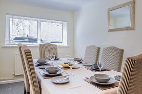 Central 2BD with Garden and Free Parking