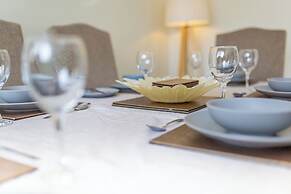 Central 2BD with Garden and Free Parking