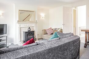 Central 2BD with Garden and Free Parking