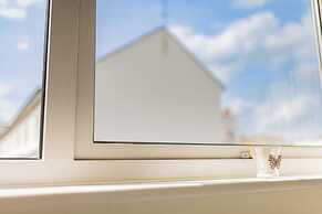 Central 2BD with Garden and Free Parking