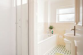 Central 2BD with Garden and Free Parking