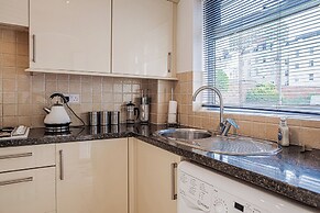 Central 2BD with Garden and Free Parking