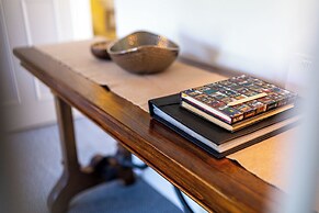 Central 2BD with Garden and Free Parking